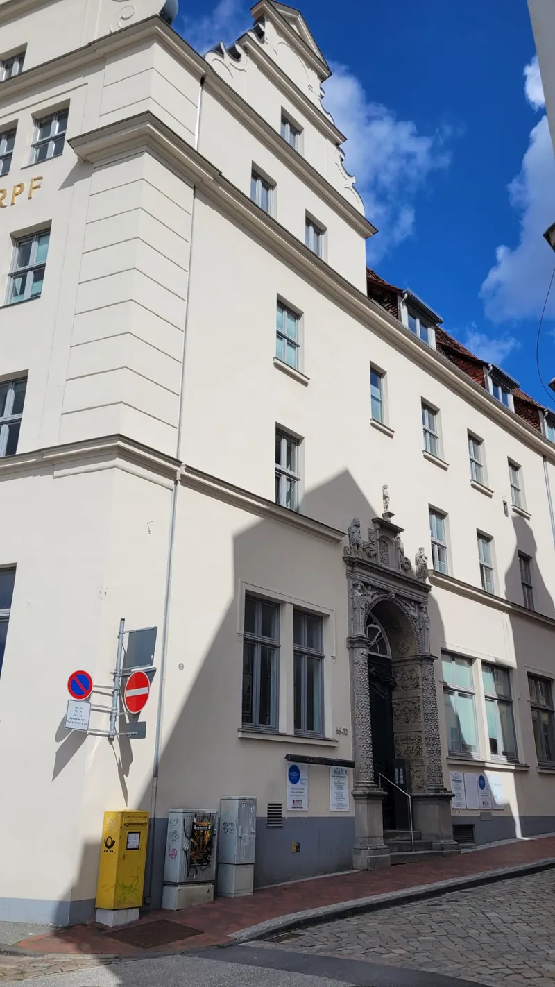 Gebäude der AllcuraMed-Geschäftsstelle Lübeck in der Mengstraße